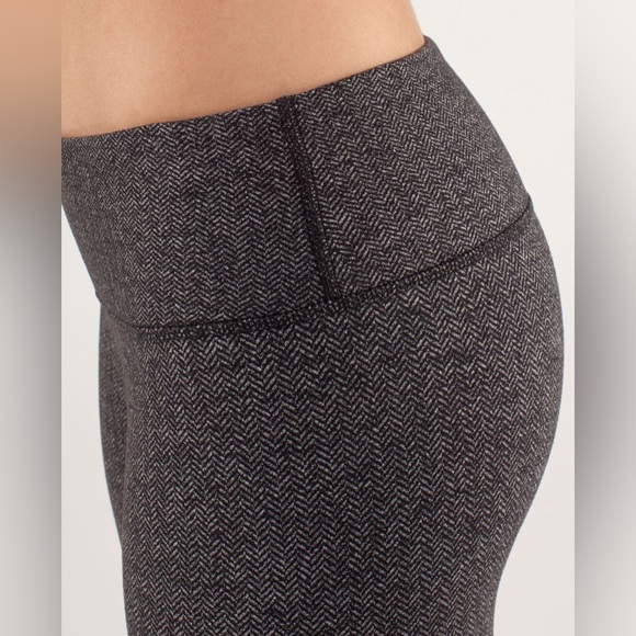 lululemon athletica Pants - Lululemon•Wunder Under Pant•Herringbone Black / Rose Long 30” Mid Rise•EUC• Sz 4